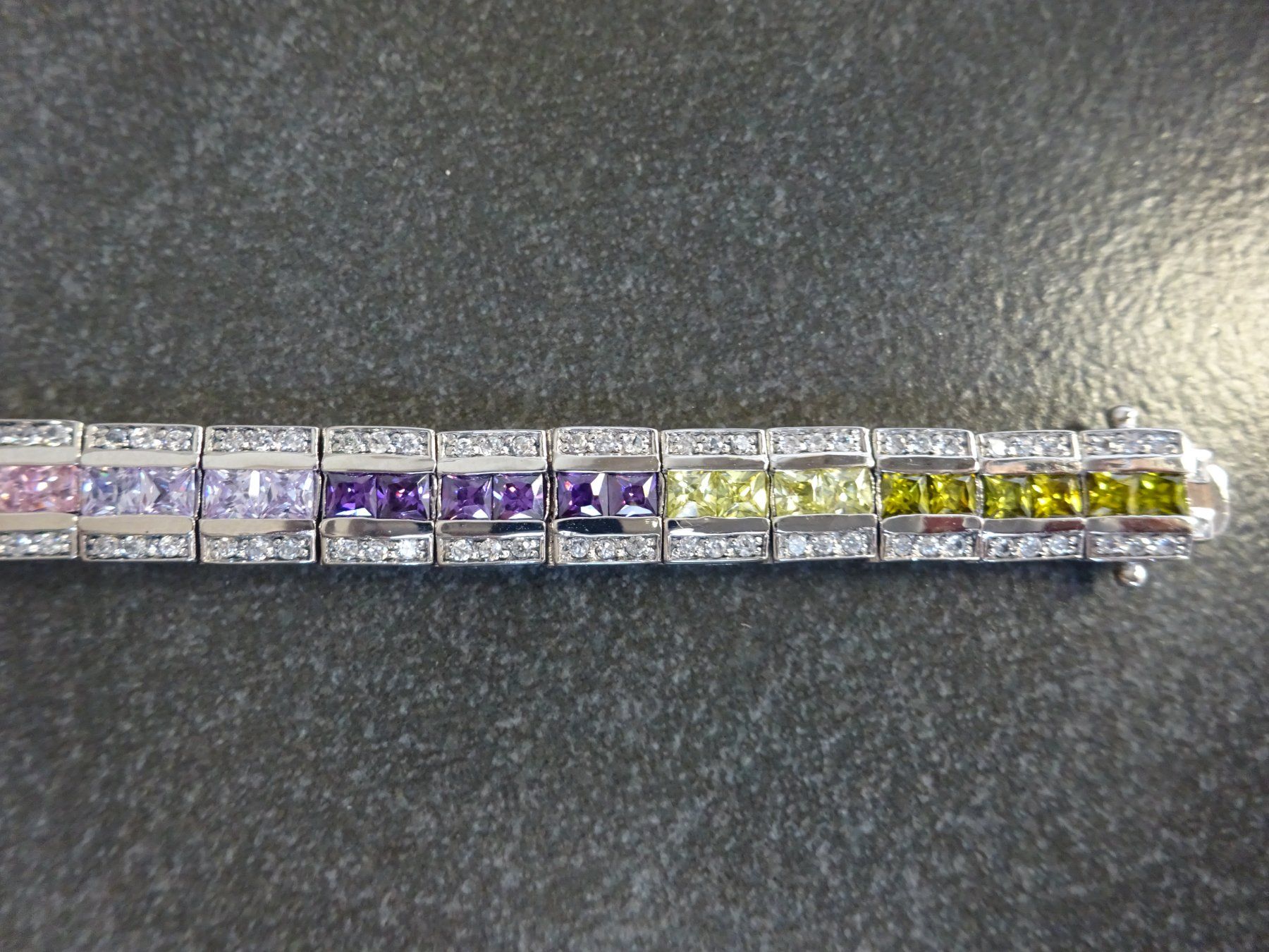 Armbänder & -reifen: Tennisarmband Regenbogen – Gebraucht aus Oetwil am See von Senegal 7