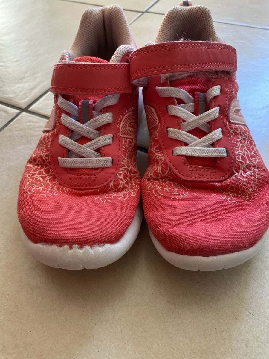 Decathlon Scarpe per ragazze: Hallenschuhe  – Usato da Olten venduto da Angisun 2
