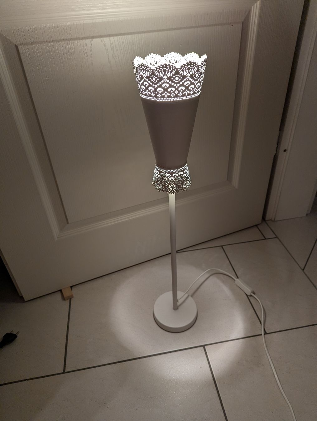 Lampen: Lampe Nachttischlampe – Gebraucht aus Bettlach von Costmiri
