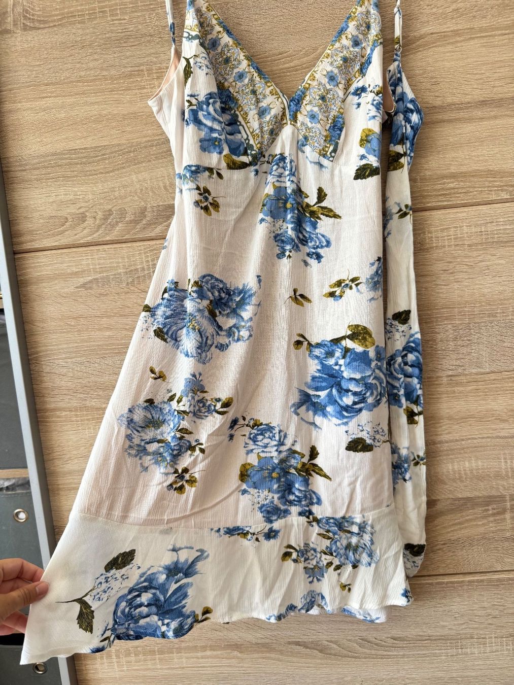 Zebra Vestiti: Robe longue blanche à fleurs bleues – Nuovo (secondo la descrizione) da Montreux venduto da Izapechee 1