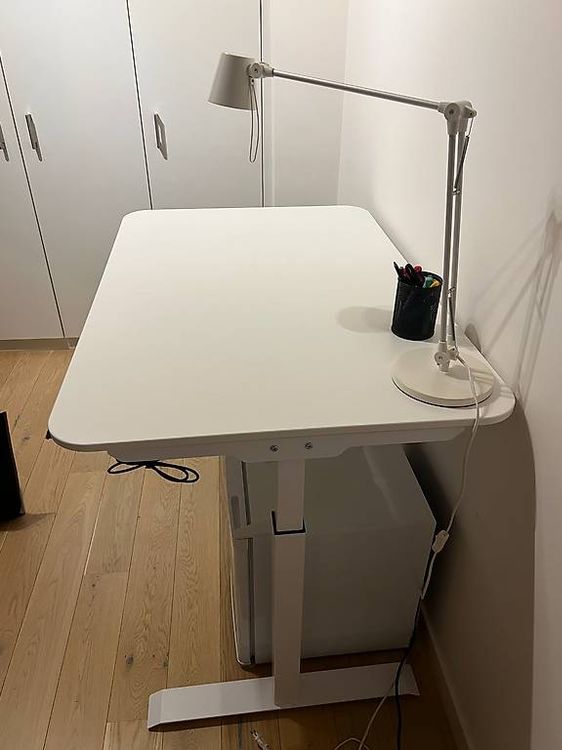 Scrivanie: Bureau électrique debout/assis plateau et pied blanc – Usato da Aubonne venduto da eri_q5vm 2