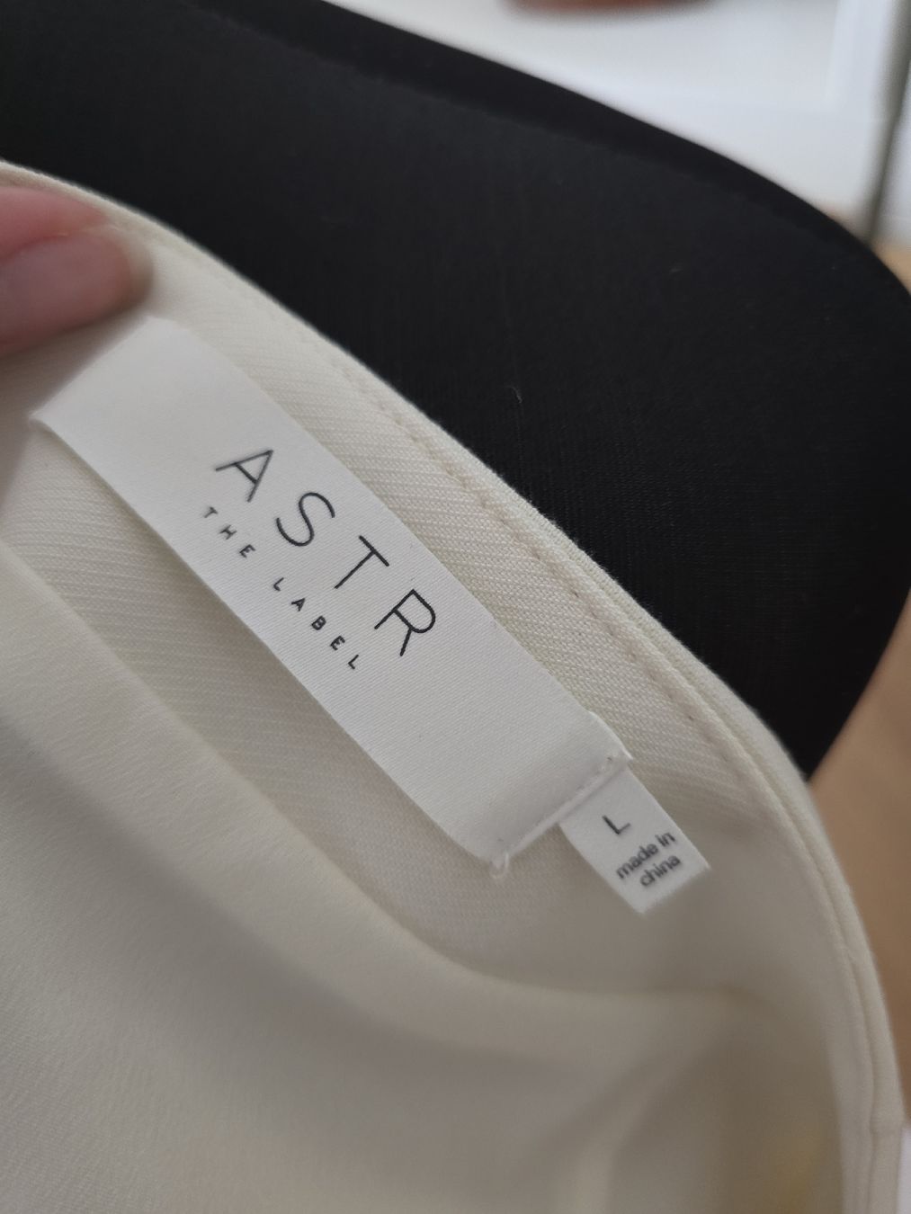 Top: ASTR the Label Top Crème – Usato da Zürich venduto da ale_bg2x 6