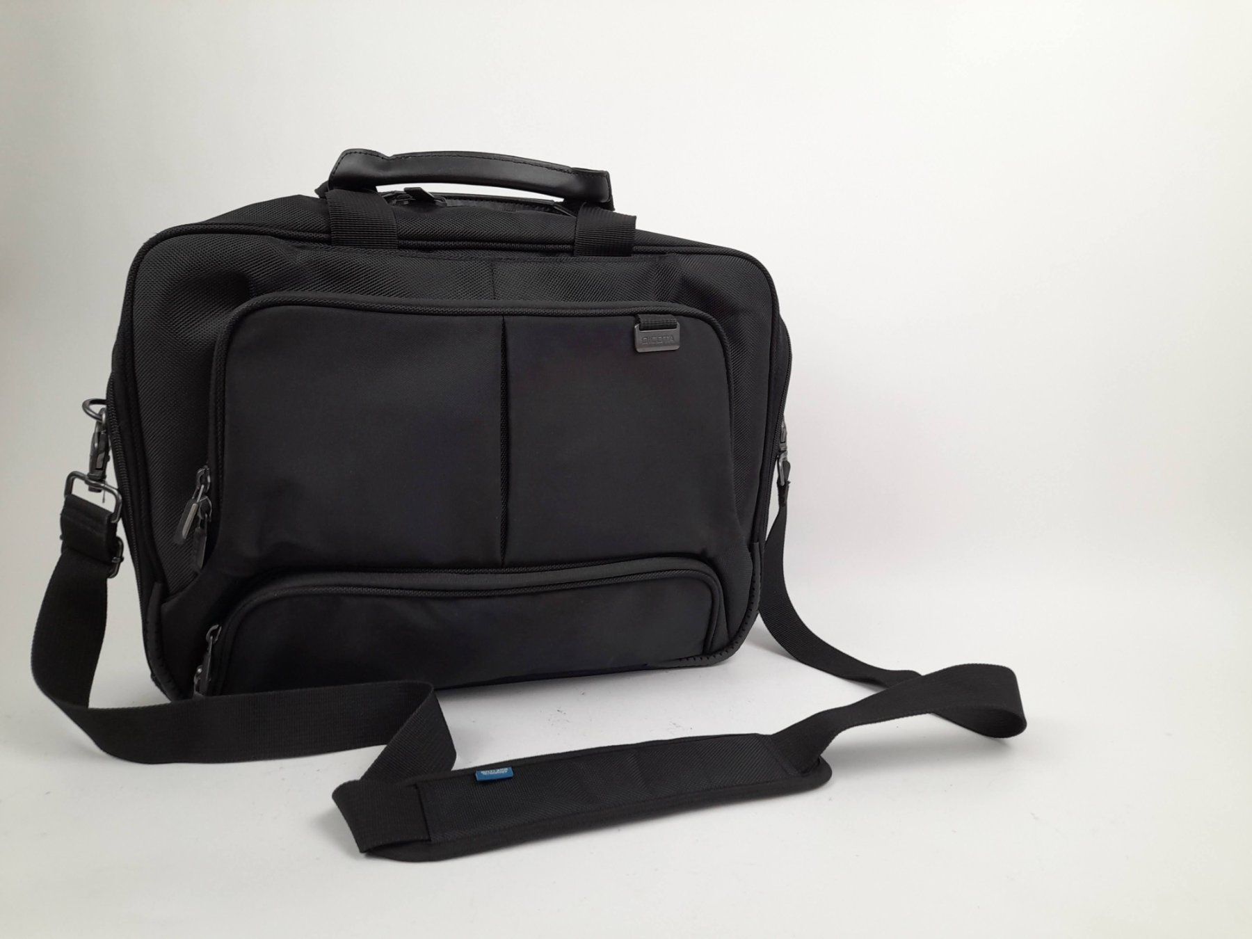 Taschen: DICOTA Laptop Tasche – Gebraucht aus Liebefeld von Restwert_Liebefeld