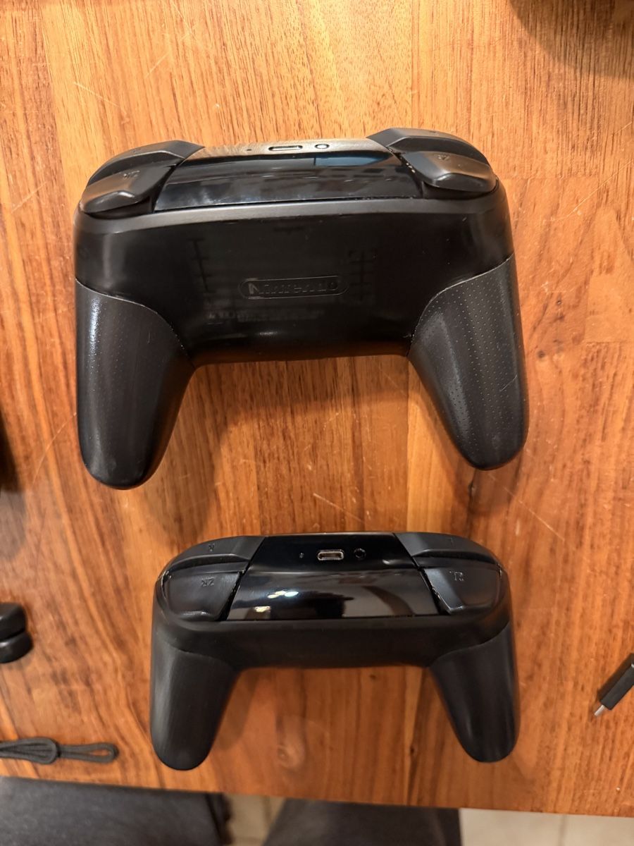 Nintendo Consoles: Nintendo Switch Set + 2 Pro Controller + 4 Spiele – D'occasion à Malters par Sephiroth2th 7