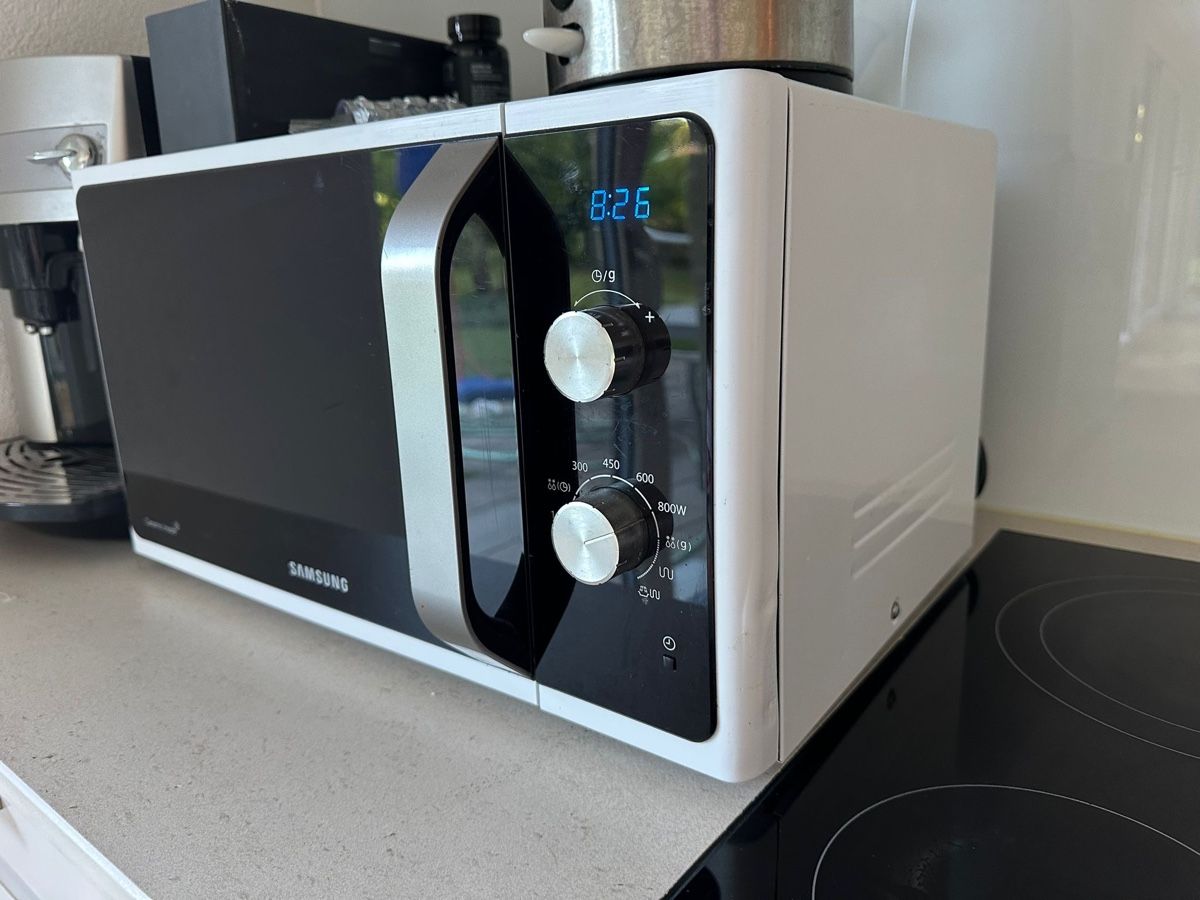 Appareils de cuisine: Samsung Microwave Ceramic Inside White 800W used – D'occasion à Küsnacht ZH par rkaramanian 1