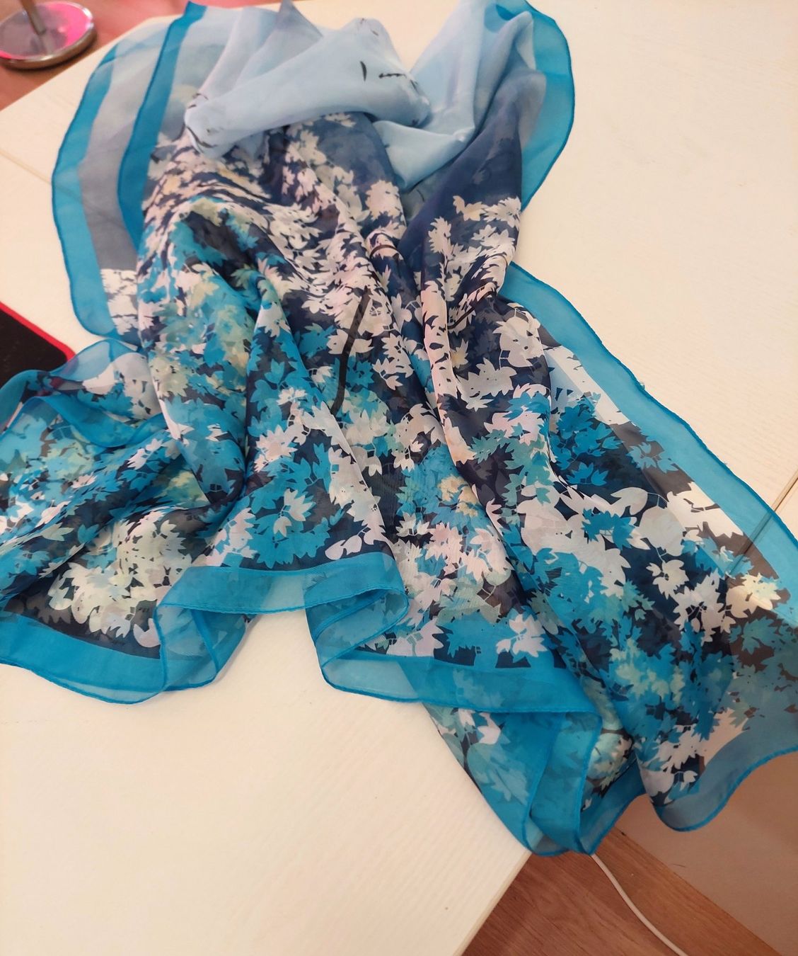 Foulard & Sciarpe: Schal/Pareo – Nuovo (secondo la descrizione) da Sachseln venduto da Blauseidina