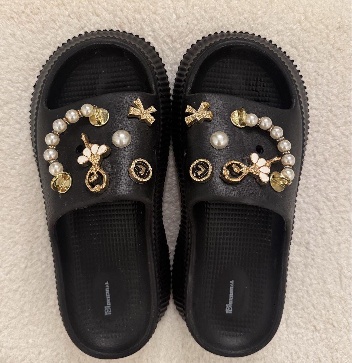 Scarpe da donna: Damen Schuh schwarz mit Perlen und Charms – Nuovo (secondo la descrizione) da Solothurn venduto da atejes