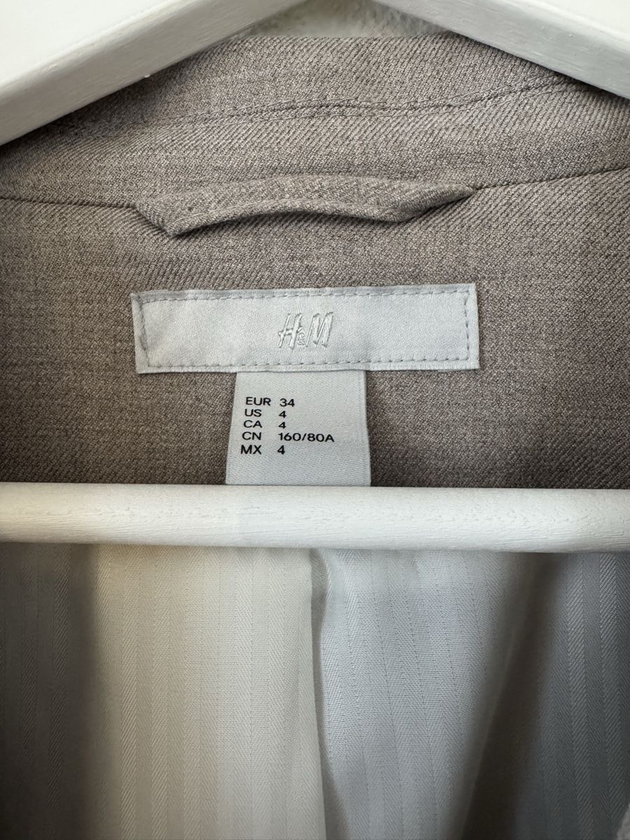 H&M Anzüge & Kostüme: Blazer beige/grau – Neu (gemäss Beschreibung) aus Bülach von sarina.mueller 2