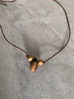 Naturkette mit einer Baumperle