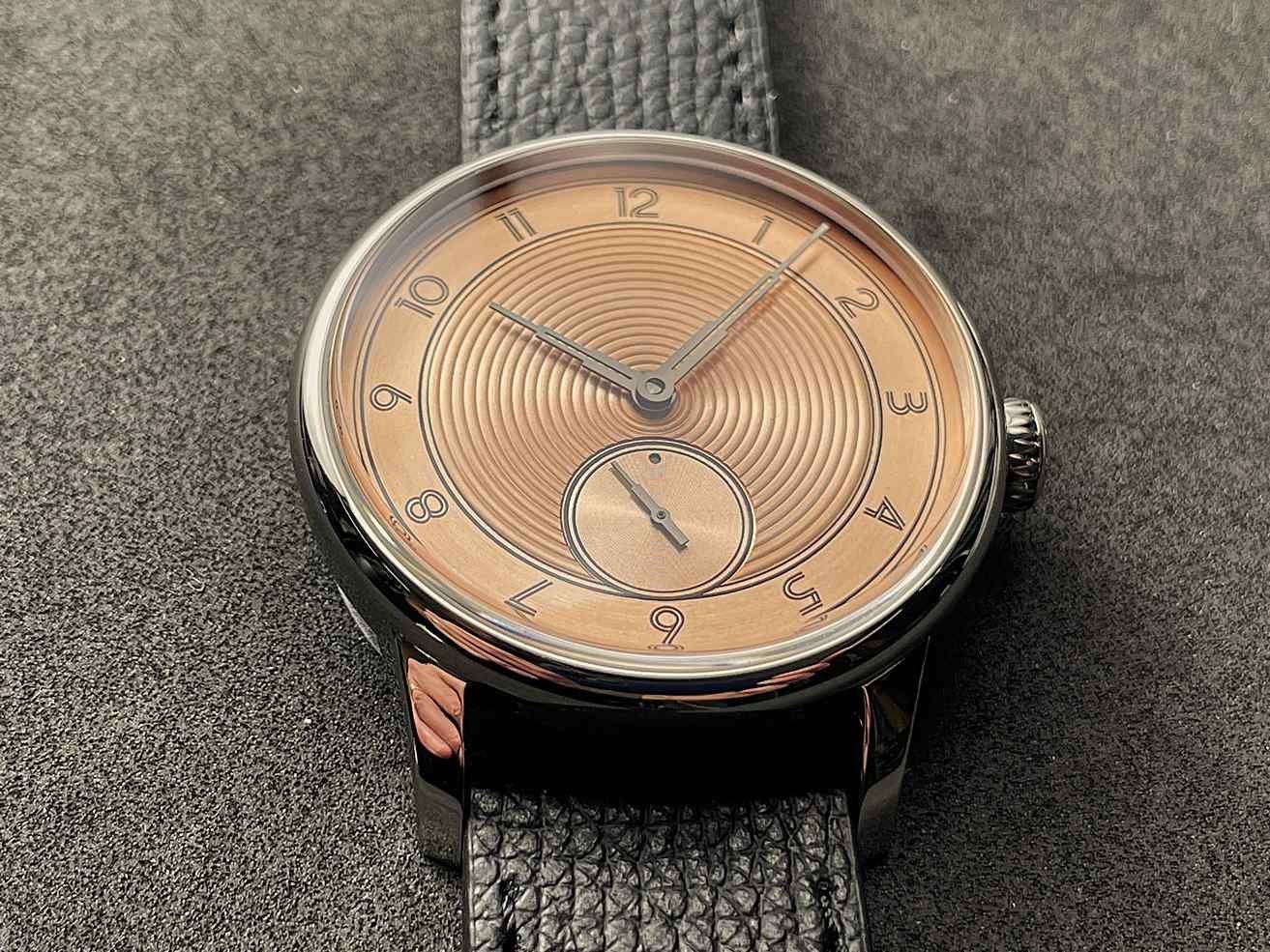 Louis Erard Orologi: Louis Erard La Petite Seconde Metropolis – Nuovo e nell'imballaggio originale da Luzern venduto da ChronoScope6004 6