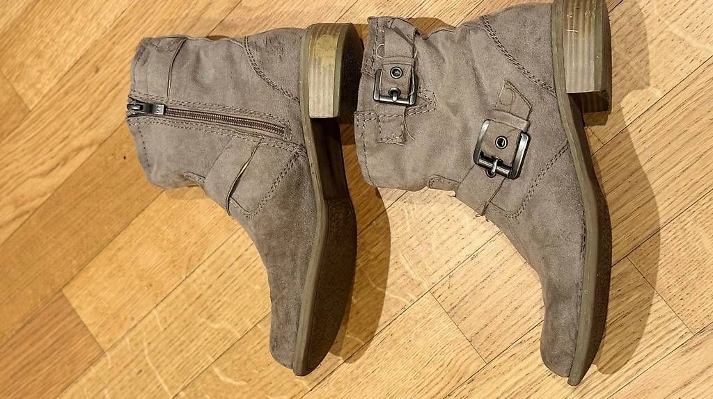 Damenschuhe: Graue Marco Tozzi Damenstiefel Grösse 39 – Gebraucht aus Matten b. Interl von atc_p2hb 2