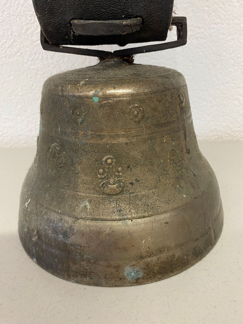 Campanacci mucche: Alte Schweizer Kuhglocke von GUSSET Uetendorf – Usato da Niederhelfenschwil venduto da Chleeblatt1938 2