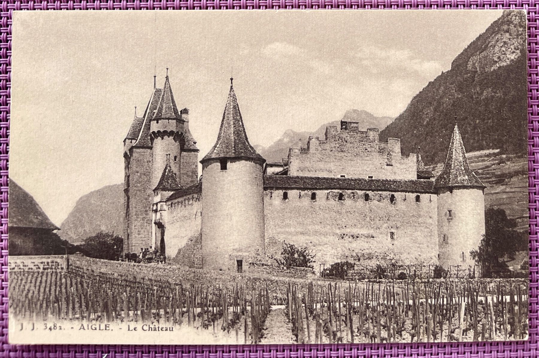 Cartoline postali: AIGLE - Le Château. Carte ancienne – Usato da Lutry venduto da Ediego
