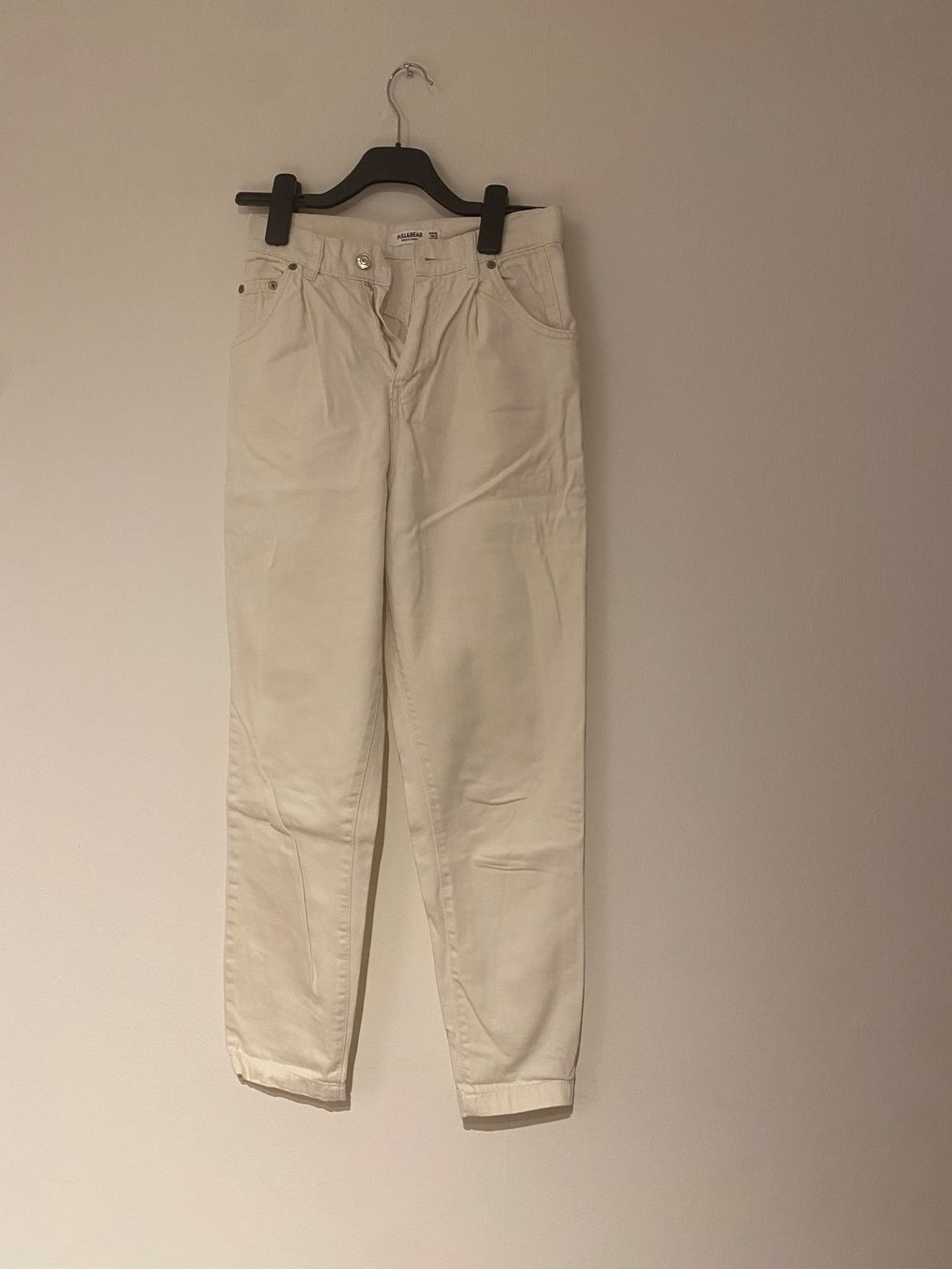 Pull&Bear Hosen: weisse Hose von PULL & BEAR ( Grösse 32) – Gebraucht aus Basel von vul_ws96