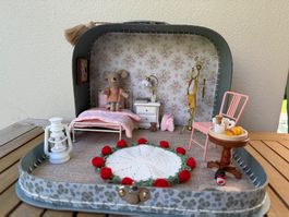Haus-Köfferchen mittel / rose - mit Kindergarten Maileg Maus