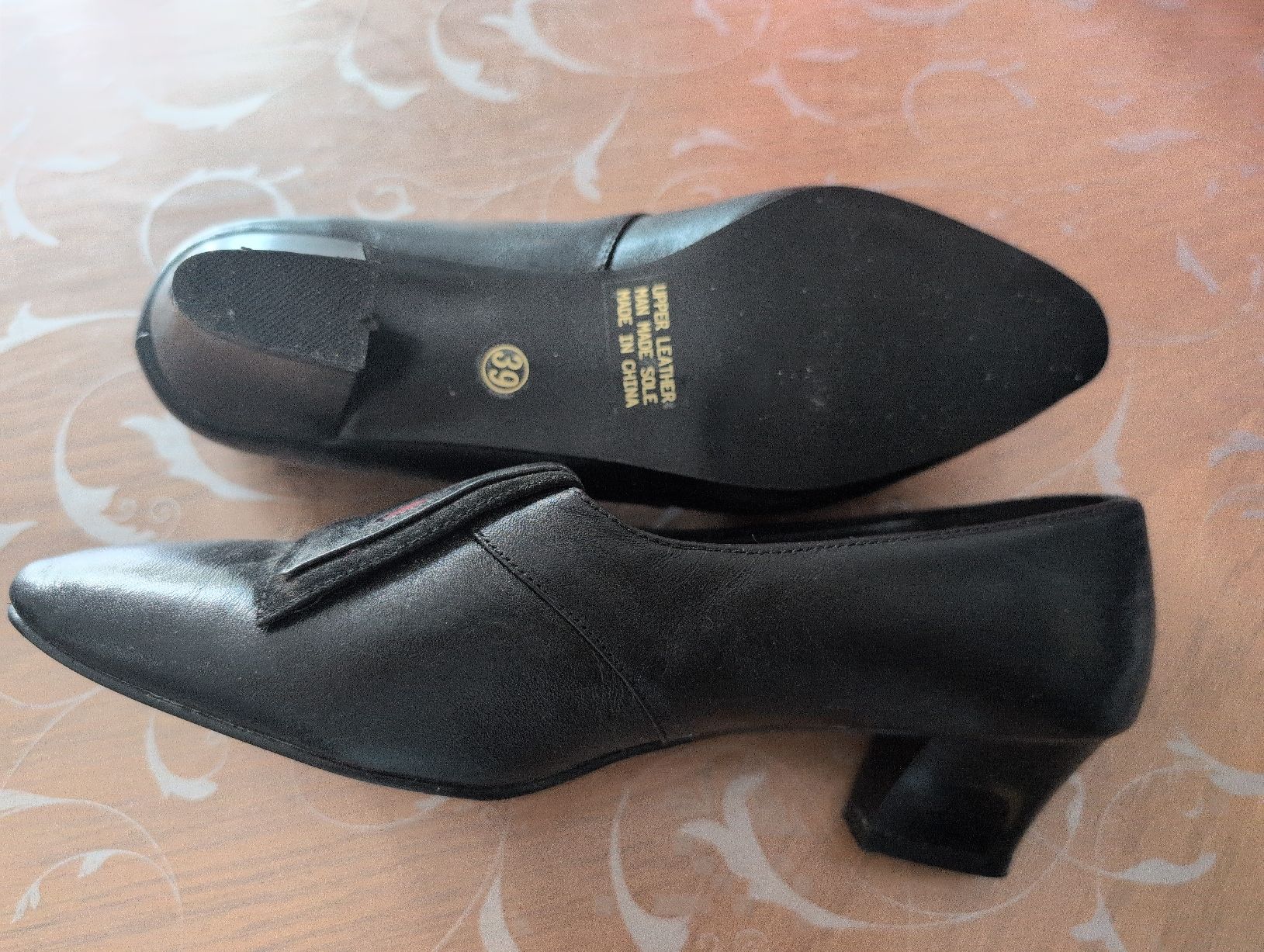 Scarpe da donna: Escarpins cuir noir, taille 39 – Usato da CORMINBOEUF venduto da savaja 2