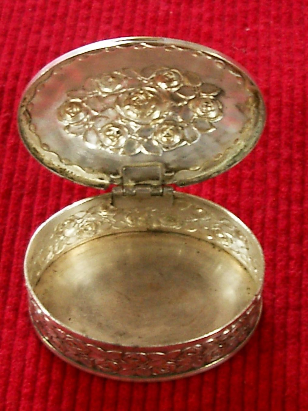 Sonstige Dekorationen & Accessoires: Wunderschönes vintage Pilledöschen, versilbert – Gebraucht aus Laupen ZH von tonisculati 3