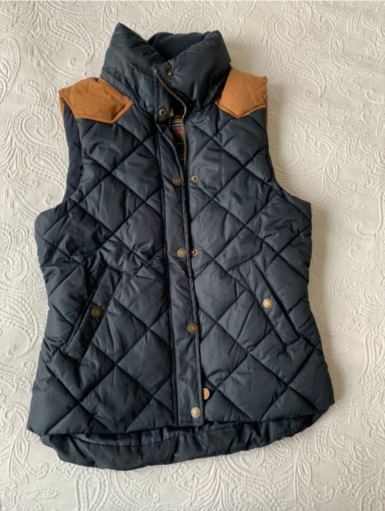 H&M Gilet & Giacche senza maniche: Un Gilet Gr.34 – Usato da Moutier venduto da chDuplessy