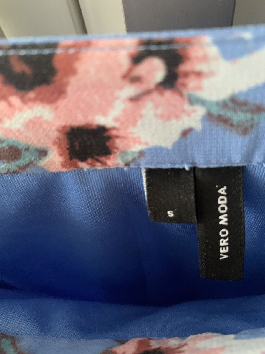 Vero Moda Gonne: Vero Moda Rock, Grösse S, hellblau mit Blumen🌸 – Usato da Wängi venduto da JALE04 4