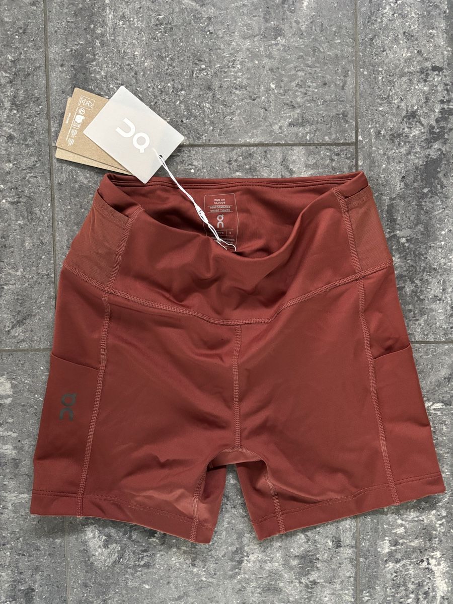Leggings: On Running Shorts, Size S – Nuovo (secondo la descrizione) da Buchrain venduto da akj48