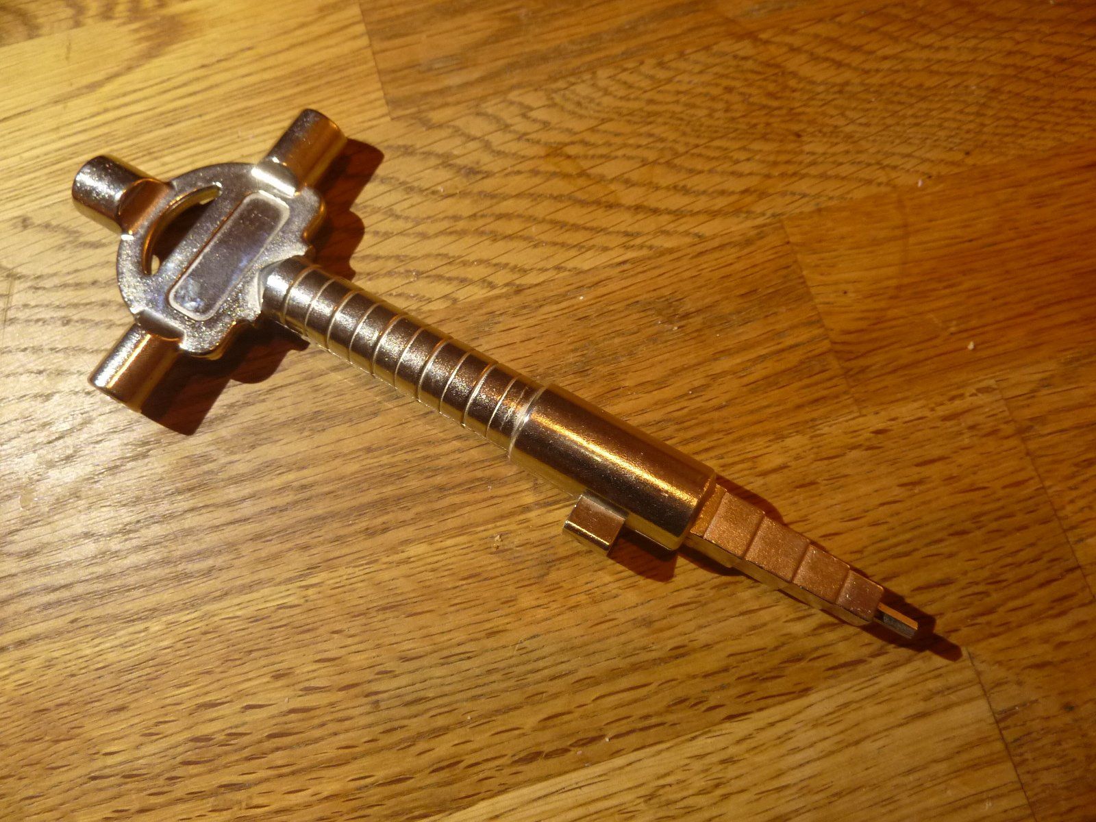 Technocraft Tutti gli attrezzi: Technocraft Bauschlüssel  CH-Modell, Länge 180 mm – Usato da Hochfelden venduto da swissice 5