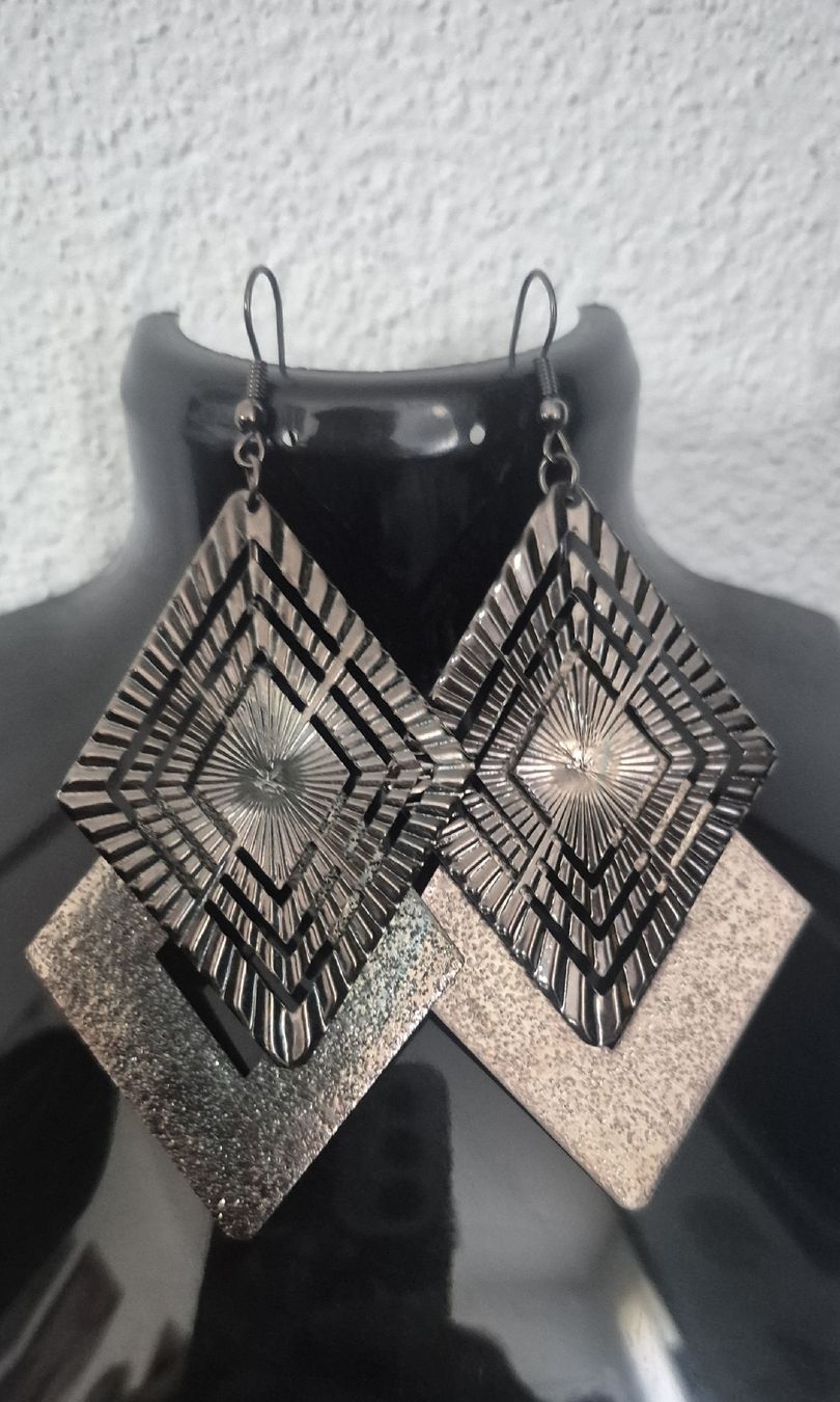 Boucles d'oreille: Orecchini pendenti color argento scuro con rombi – D'occasion à Giubiasco par Stefaniav 5