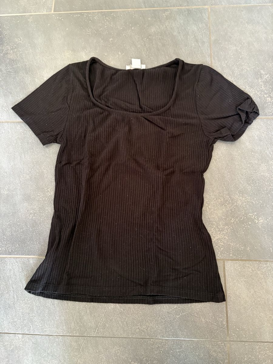 H&M Lotti di vestiti: Verschiedene Tops in Grösse S – Usato da Schwarzenbach SG venduto da Manmar 5