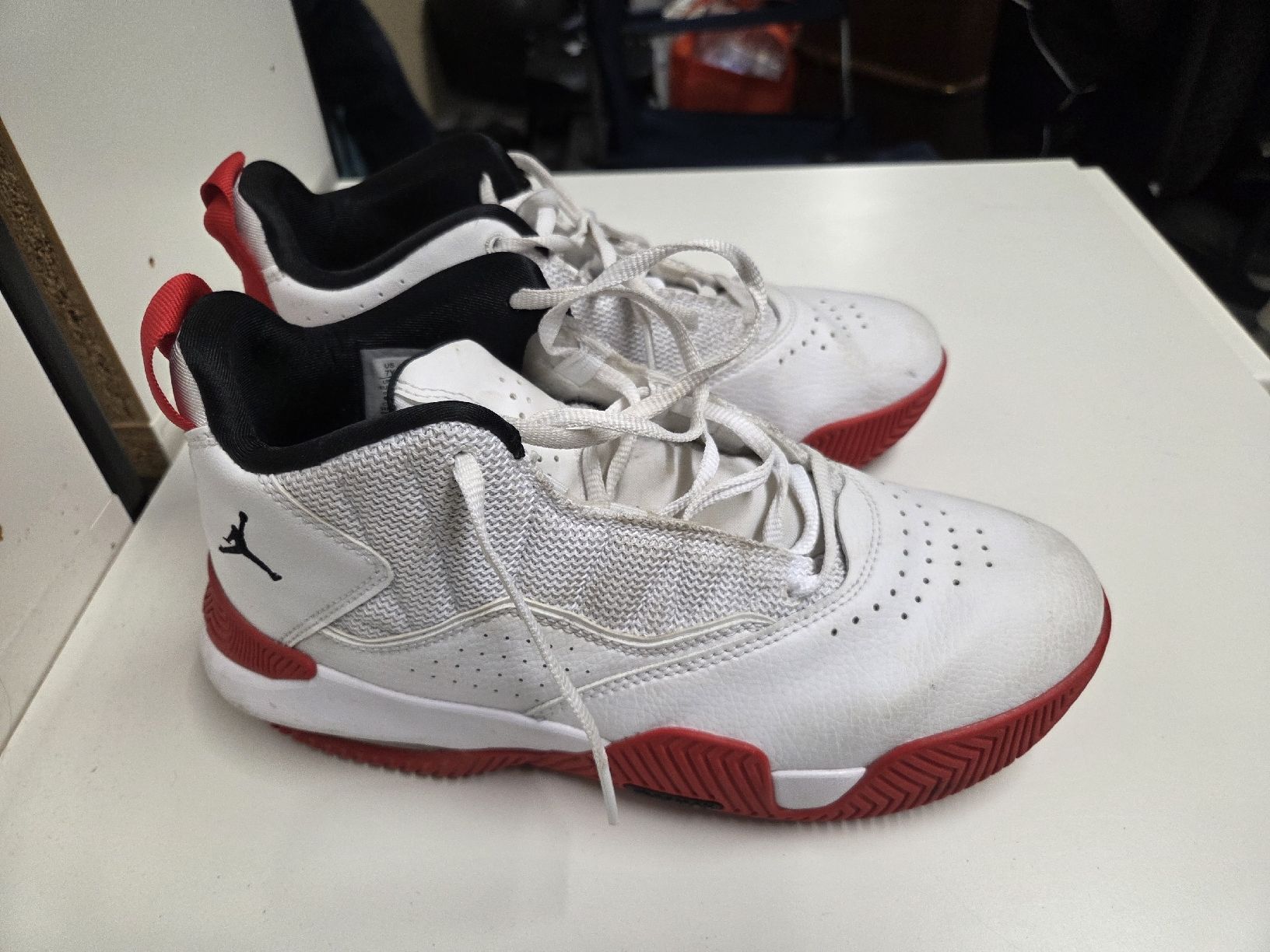Jordan Schuhe für Jungen: Jordan Schuhe – Gebraucht aus Gossau SG von Sandy2014