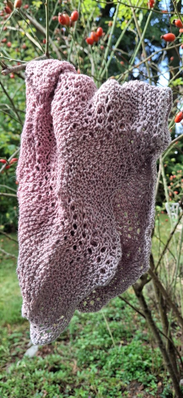 Foulard & Sciarpe: Loop Möbius und Mütze handgestrickt, Set 1   NEU – Nuovo (secondo la descrizione) da Langenthal venduto da Handstrick 5