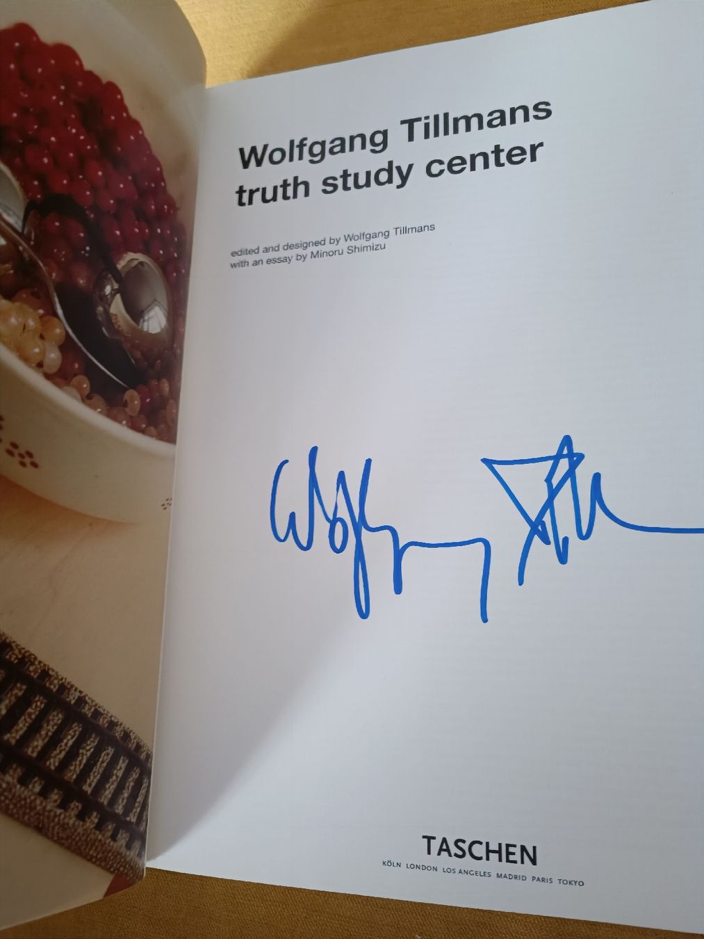 Bücher: Wolfgang Tillmans - Truth Study Center, Handsigniert  – Gebraucht aus Menziken von Artographs 1
