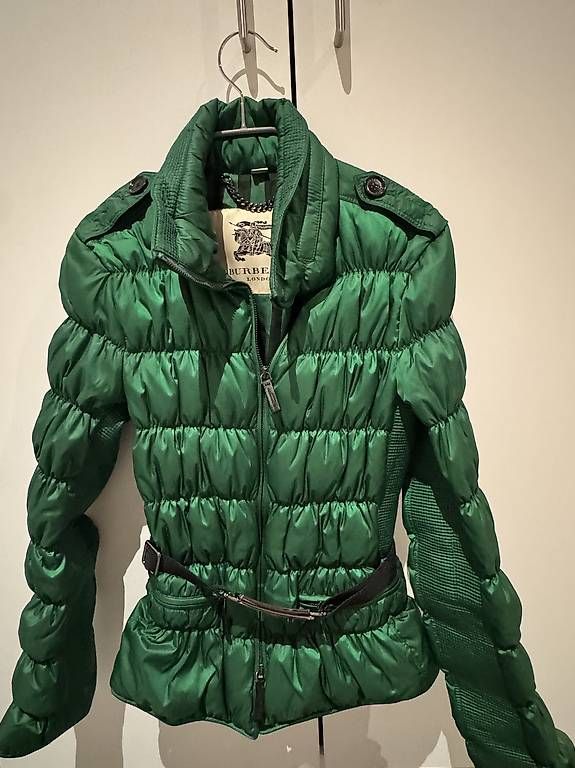 Burberry Giacche: Burberry Daunenjacke mit Gürtel – Nuovo (secondo la descrizione) da Untervaz venduto da jsj_gz2d