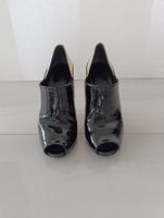 Gucci Lackleder Peep-Toe High Heels Schwarz/Gold, Gr. 37