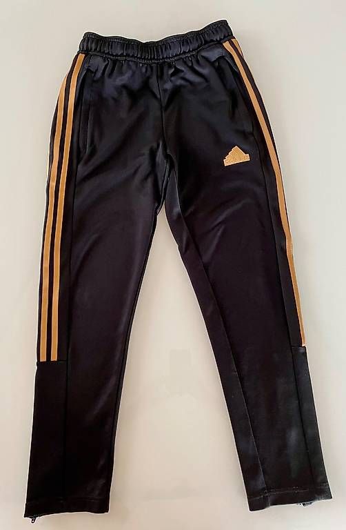 Adidas Lotti di vestiti: Kleiderpaket Adidas Gr. 152 – Usato da Lufingen venduto da mar_v5lj 2