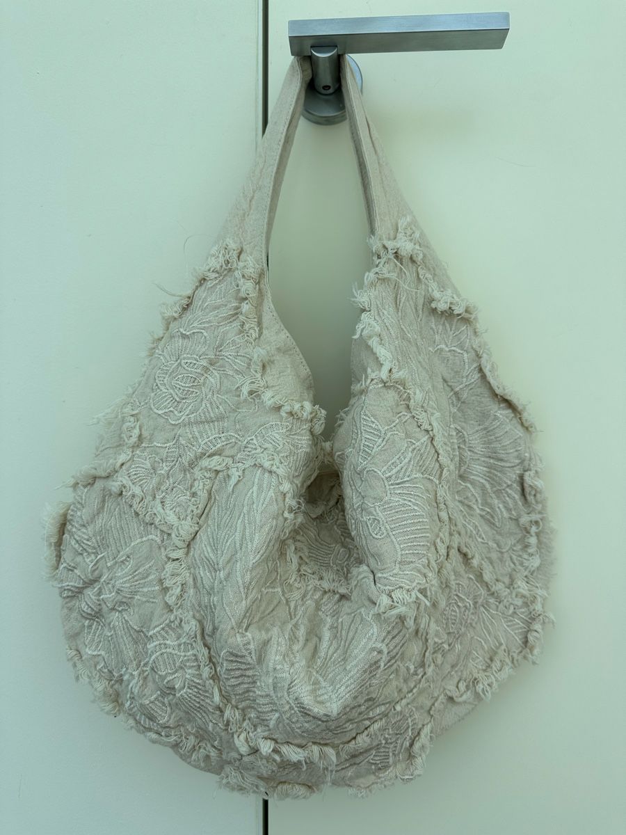 Zara Borse da donna: Zara flower embroidered shoulder bag – Usato da St. Niklausen LU venduto da lau_259n