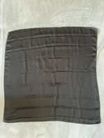 Foulard noir élégant, motif géométrique discret ✨
