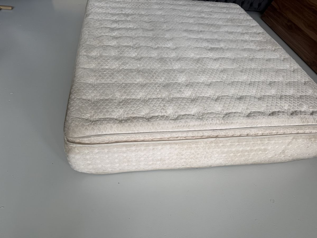 Matratzen: Matratze 160x200 mit festem Topper   – Gebraucht aus Embrach von hal_ryk7