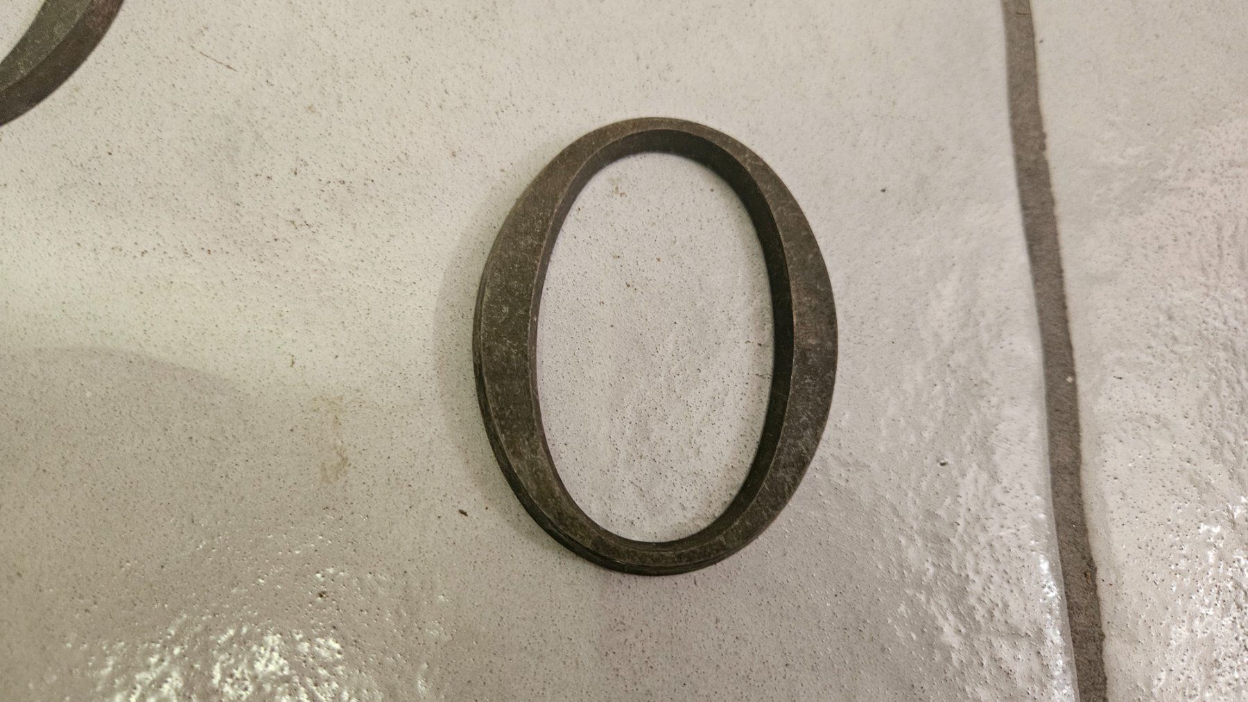 Tutte le decorazioni: 2 lettere di metallo "O" – Usato da Melano venduto da H-Sara 1