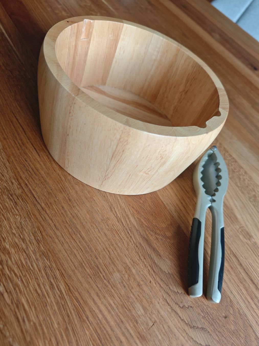 Elettrodomestici da cucina: Nussknacker aus Metall mit Holzschale – Usato da Gunzgen venduto da 0Aurin0 1
