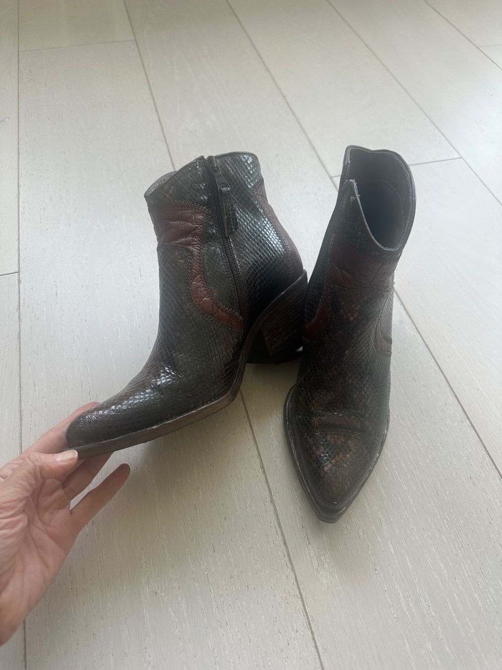Scarpe da donna: MJus cool Cowboy leather boots size 39 – Usato da Wollerau venduto da bod_25yw