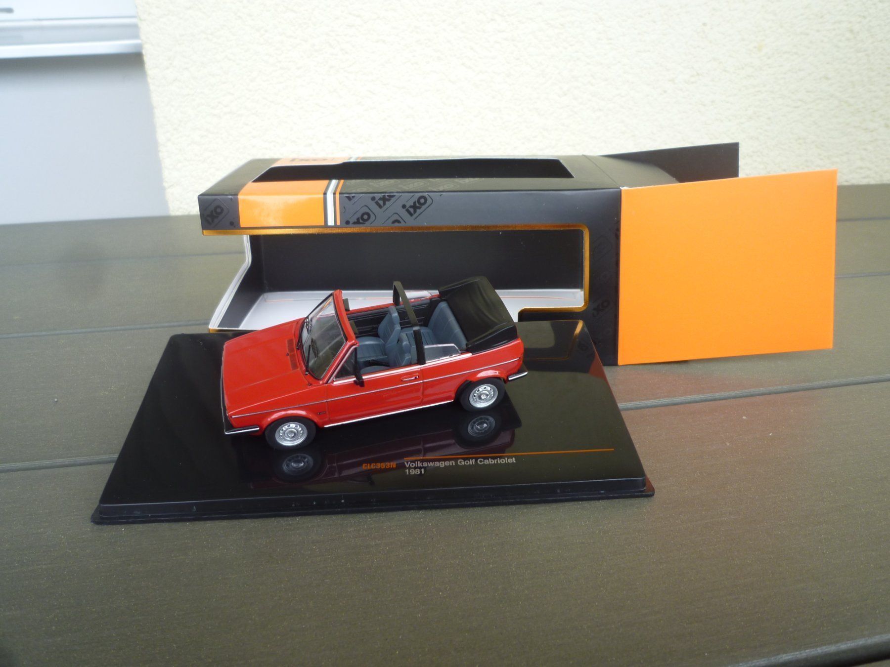Volkswagen Modellini d'auto: VW Golf Cabriolet (1981) – Nuovo e nell'imballaggio originale da Flawil venduto da Imperiosud