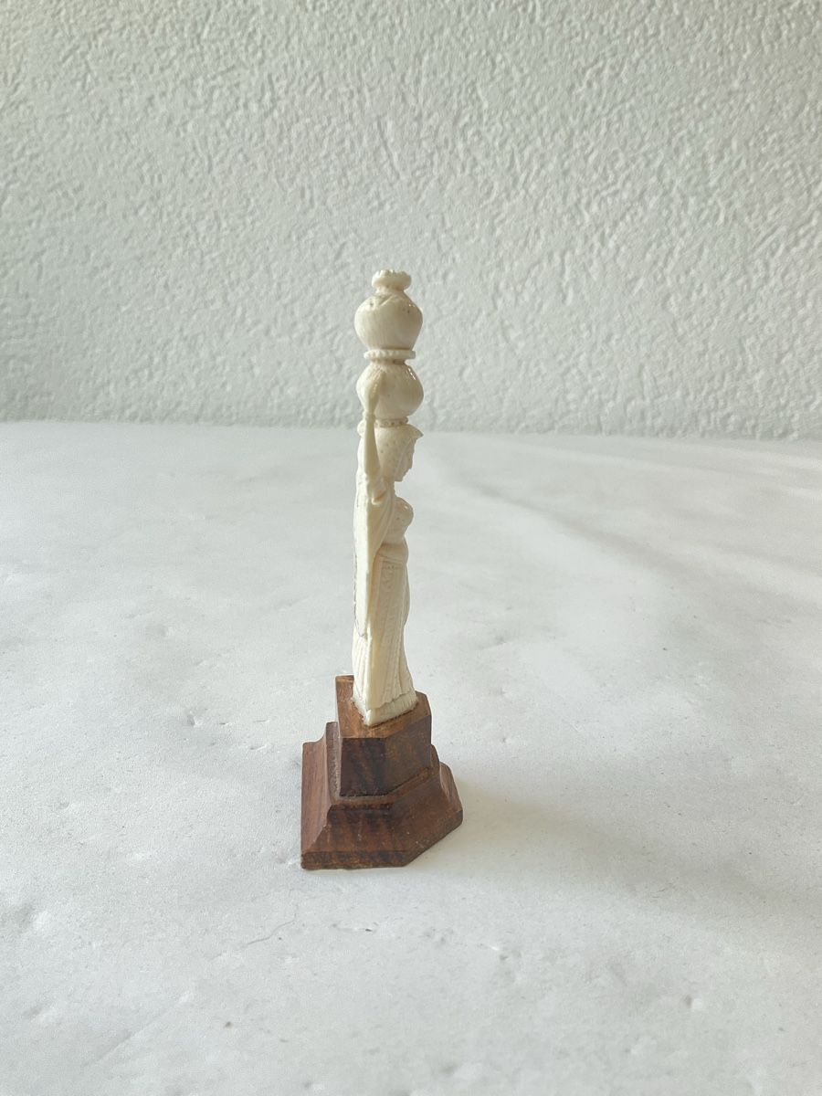 Figuren: Ancienne petite statuette sculptée  – Gebraucht aus Malleray von Robot12 3
