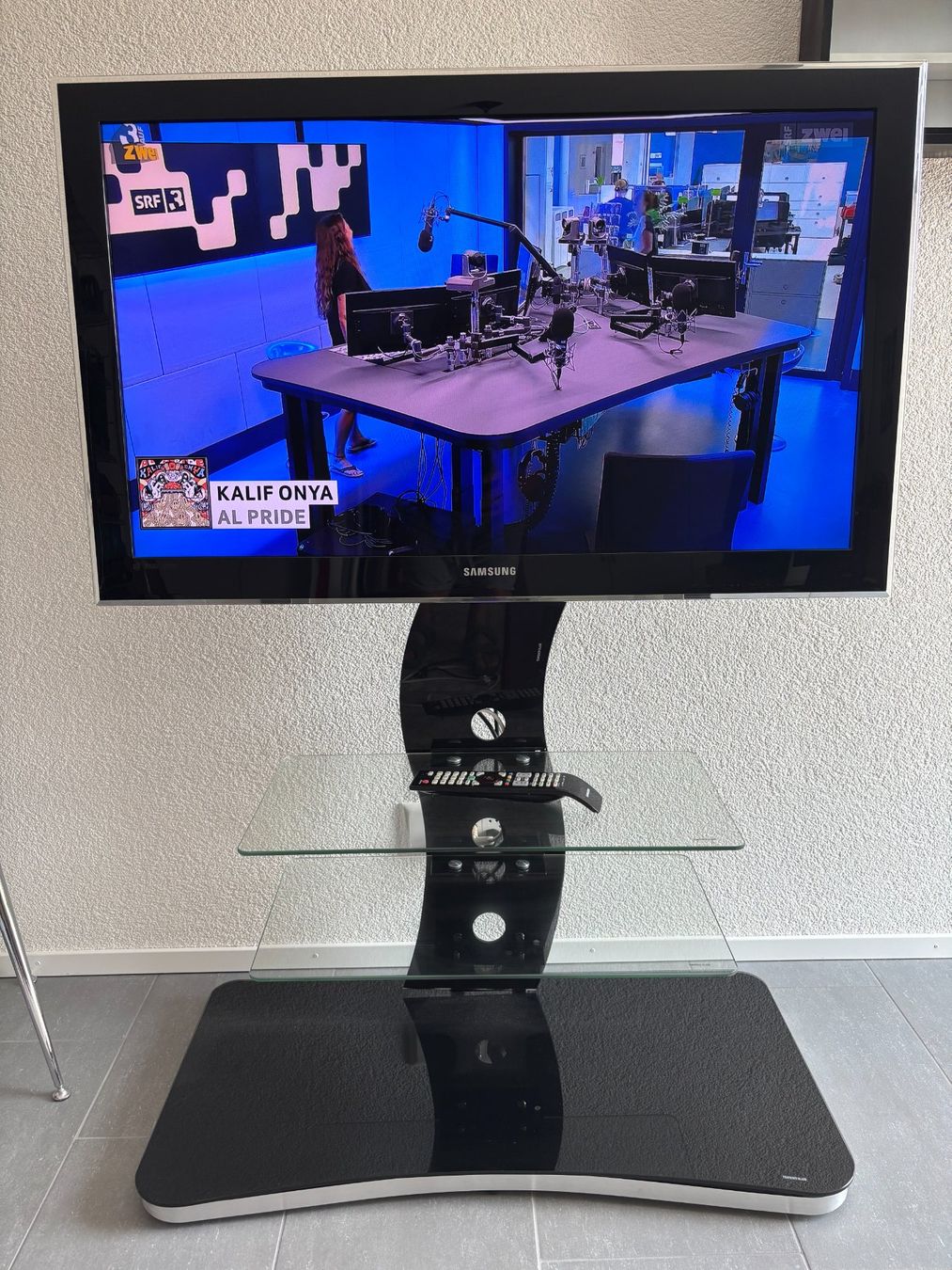Televisori: Samsung Fernseher mit Ständer – Usato da Utzigen venduto da jaco25 1