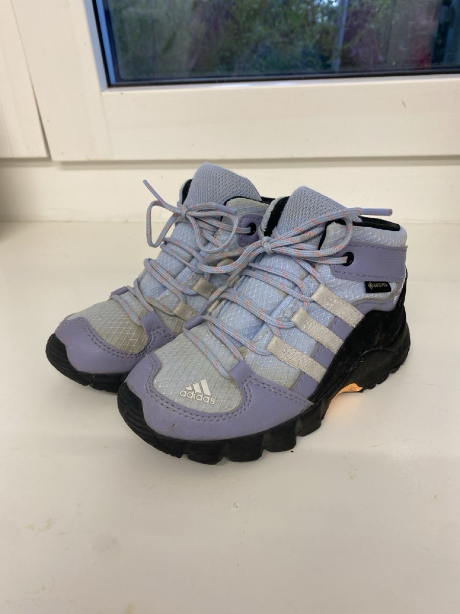 Adidas Chaussures garçon: Adidas Terrex mit Gore-Tex Grösse 26  – Neuf (Voir description) à Basel par JMSZ