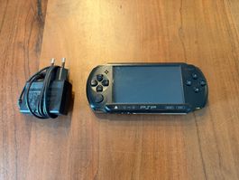 PSP-Konsole (liest keine UMD) inkl. Ladegerät