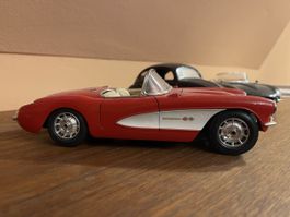 Modellauto Chevrolet Corvette 1957 rot 1:18 guter Zustand