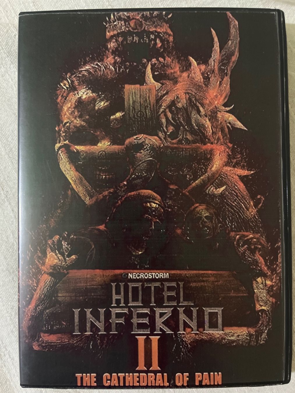 Tutti i DVDs: Hotel Inferno 2 – Usato da Basel venduto da patku79