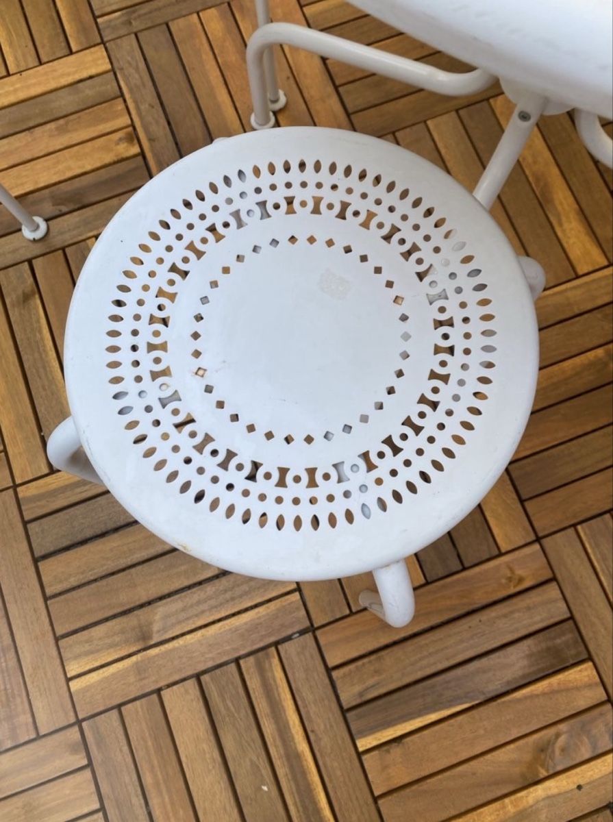 Set di tavolo e panche: Gartenset - Tisch mit Stühlen – Usato da Trin Mulin venduto da leea.c 5