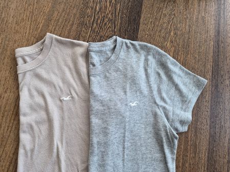 2 HOLLISTER T-Shirts