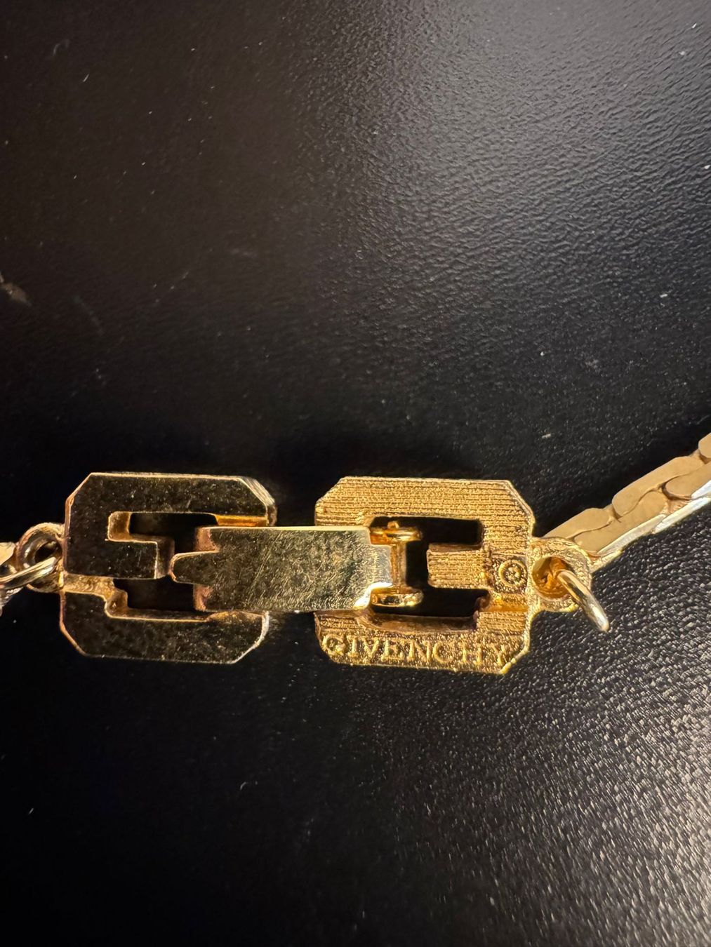 Givenchy Catenine: Givenchy Halskette Schmetterling Goldfarben – Usato da Winterthur venduto da Dejv 3