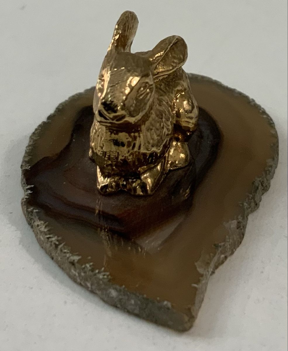 Statuette: Petit lapin doré sur agate – Usato da rolle venduto da Tontonjulot 1